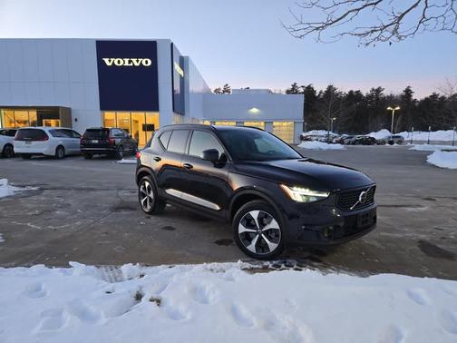 2023 Volvo XC40 B5 Plus Dark Theme