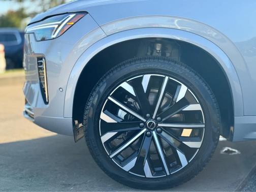 2025 Volvo XC90 PLUS
