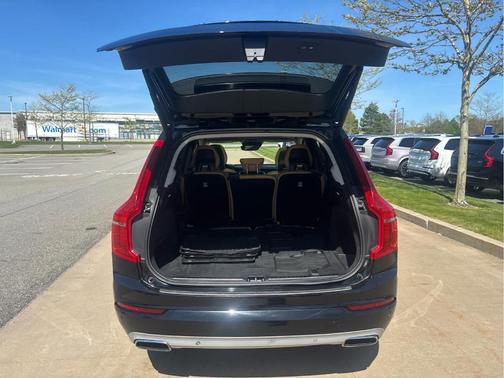 Onyx Black Metallic 2016 Volvo XC90 T6 Momentum