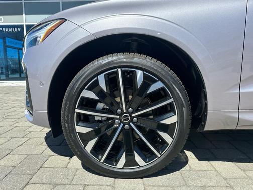 2026 Volvo XC60 B5 Ultra