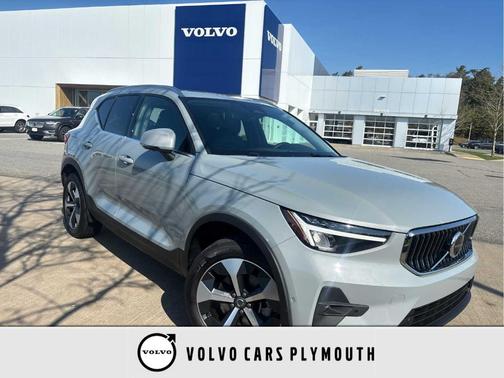 Metallic 2025 Volvo XC40 B5 Plus Bright Theme