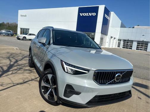 Metallic 2025 Volvo XC40 B5 Plus Bright Theme