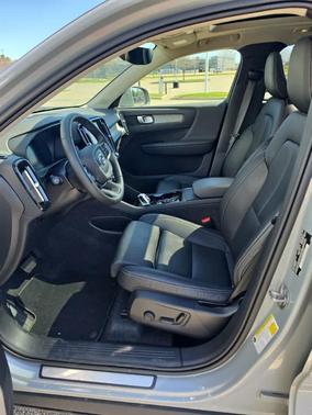 Metallic 2025 Volvo XC40 B5 Plus Bright Theme