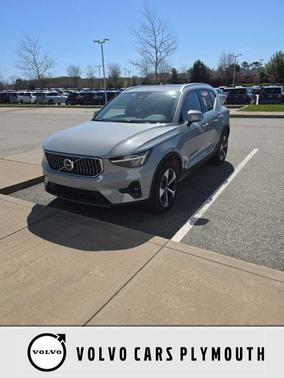 Metallic 2025 Volvo XC40 B5 Plus Bright Theme