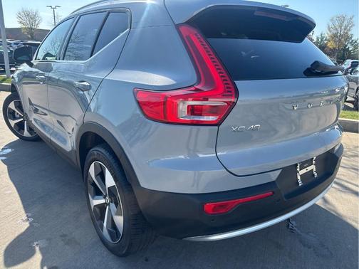 Metallic 2025 Volvo XC40 B5 Plus Bright Theme