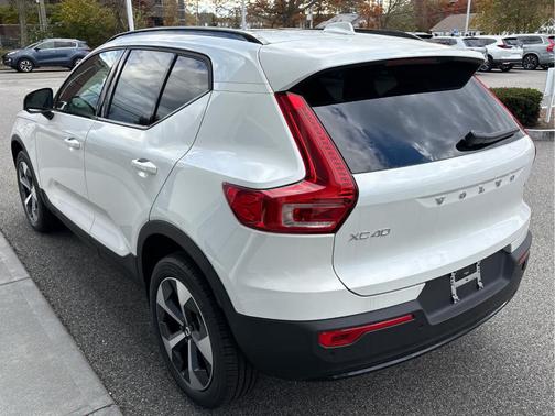 2026 Volvo XC40 B5 Plus