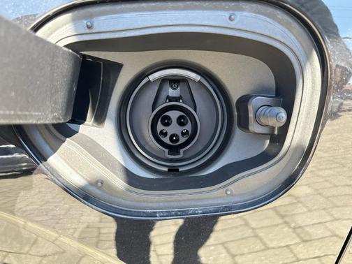 Onyx Black Metallic 2026 Volvo XC90 Plug-In Hybrid T8 Ultra 6-Seater