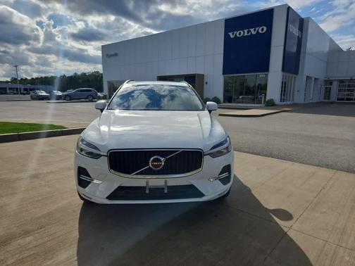 2022 Volvo XC60 B5 Momentum