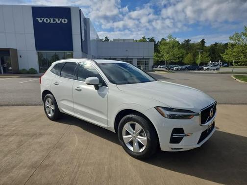 2022 Volvo XC60 B5 Momentum