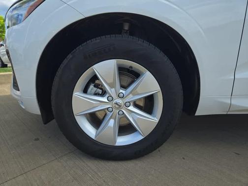 2022 Volvo XC60 B5 Momentum