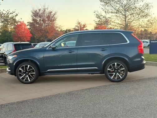 2024 Volvo XC90 B6 Plus Bright Theme 6-Seater