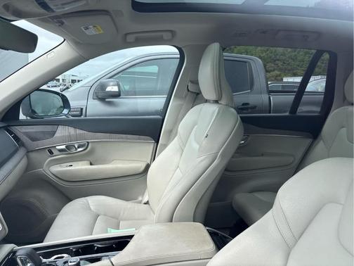 2024 Volvo XC90 B6 Plus Bright Theme 6-Seater