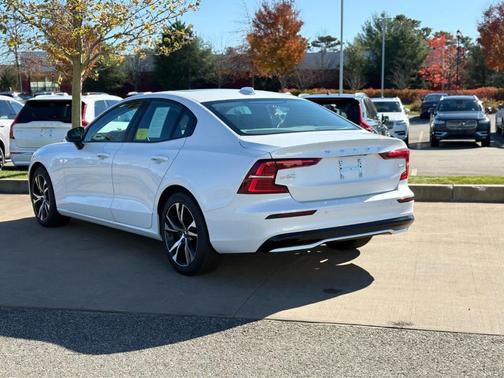 2025 Volvo S60 B5 Core