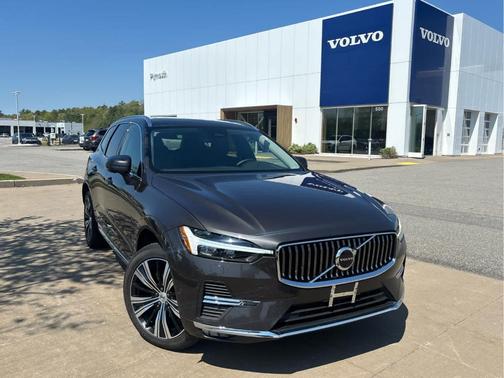 Platinum Grey Metallic 2023 Volvo XC60 B5 Plus Bright Theme