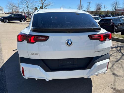 Alpine White 2026 BMW X2 xDrive28i