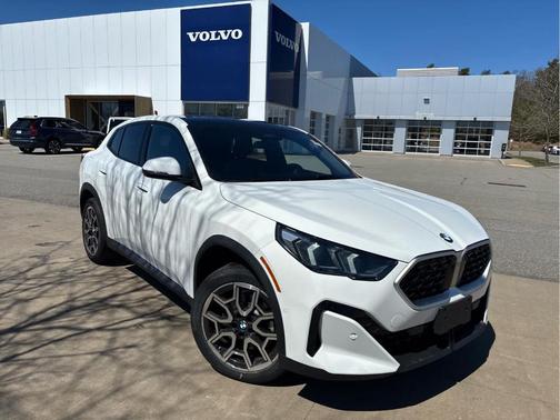 Alpine White 2026 BMW X2 xDrive28i