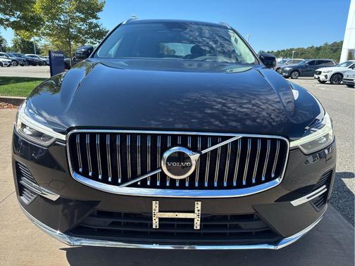 Onyx Black Metallic 2022 Volvo XC60 B5 Inscription