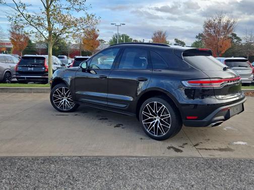 2024 Porsche Macan Base (PDK)