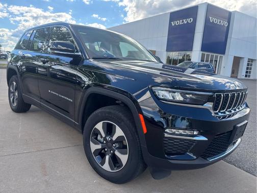 Diamond Black 2023 Jeep Grand Cherokee 4xe Base