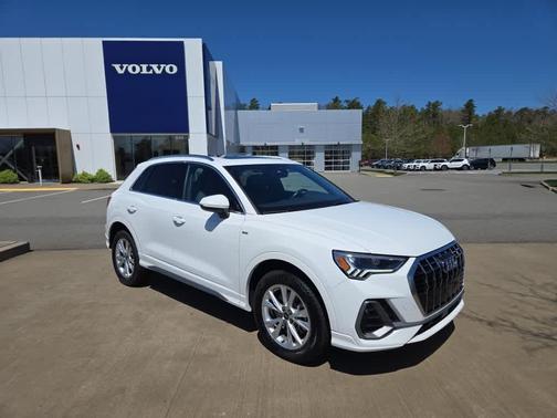 2023 Audi Q3 45 S line Premium