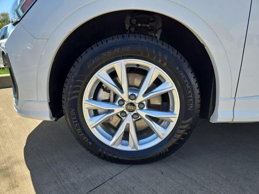 2023 Audi Q3 45 S line Premium