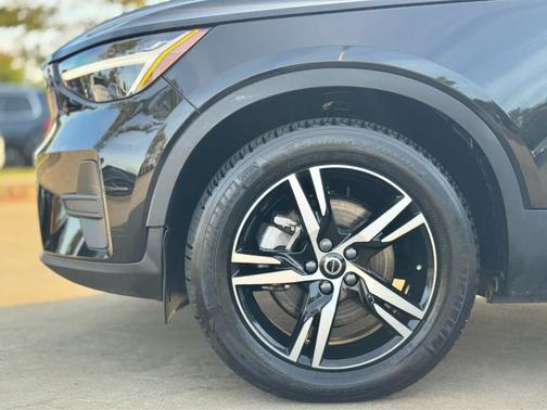 2023 Volvo XC40 B5 Core