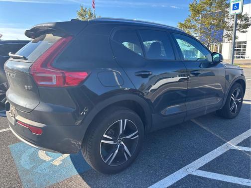 2023 Volvo XC40 B5 Core