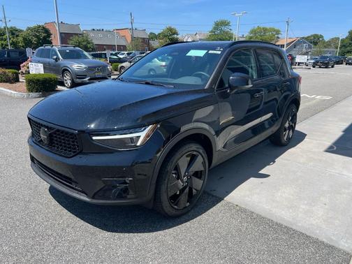 2026 Volvo XC40 B5 Ultra Black Edition