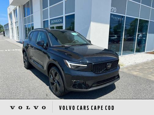 2026 Volvo XC40 B5 Ultra Black Edition