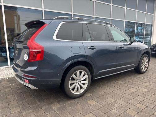 2019 Volvo XC90 T6 Momentum