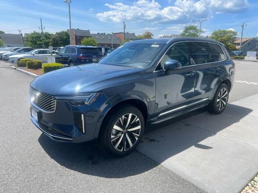 2025 Volvo XC90 B5 Core