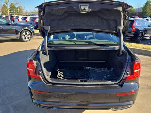 2023 Volvo S60 B5 Plus Dark Theme