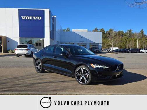 2023 Volvo S60 B5 Plus Dark Theme