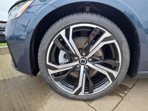 2025 Volvo S60 B5 Core