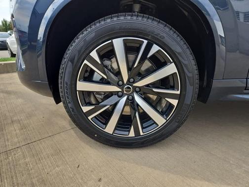 2025 Volvo XC90 Plug-In Hybrid T8 Core 7-Seater