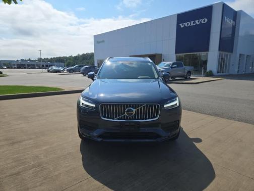 2022 Volvo XC90 T6 Momentum 7 Passenger