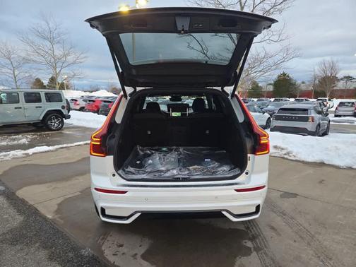 2026 Volvo XC60 B5 Ultra Black Edition