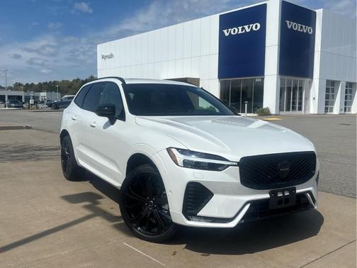 Crystal White 2026 Volvo XC60 B5 Ultra Black Edition