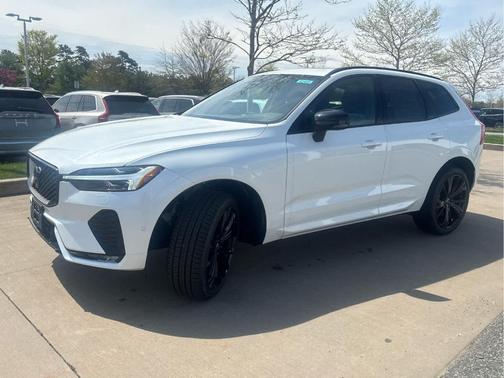 Crystal White 2026 Volvo XC60 B5 Ultra Black Edition