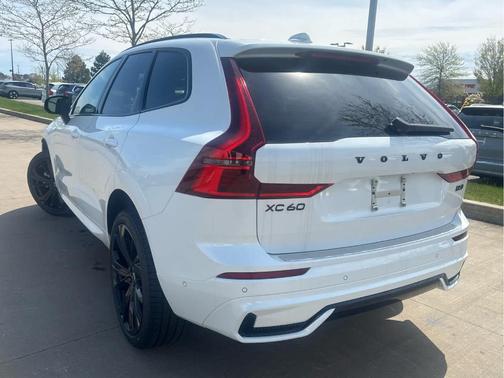 Crystal White 2026 Volvo XC60 B5 Ultra Black Edition