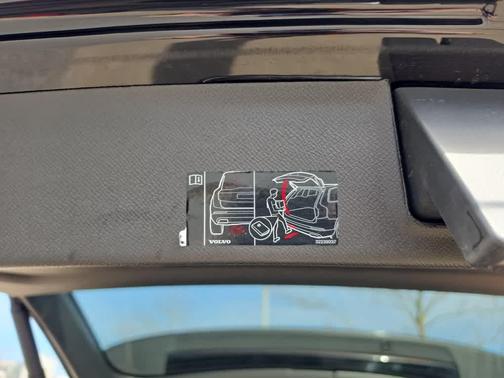 Onyx Black Metallic 2023 Volvo XC90 B5 Core