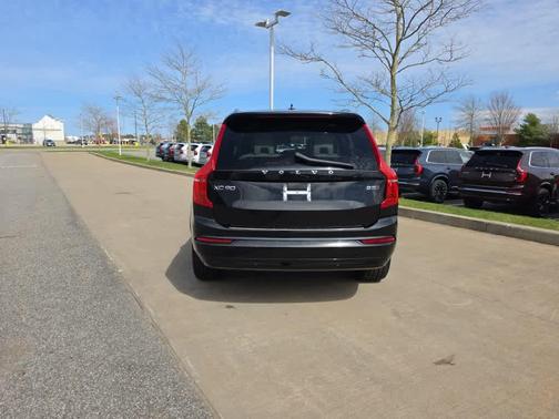 Onyx Black Metallic 2023 Volvo XC90 B5 Core