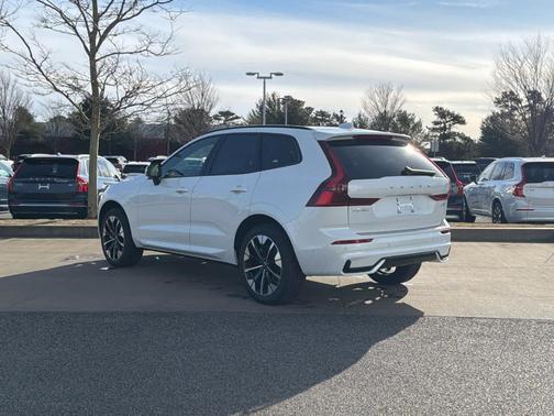 2026 Volvo XC60 B5 Plus
