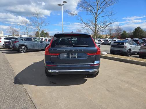 2023 Volvo XC60 B5 Plus Bright Theme