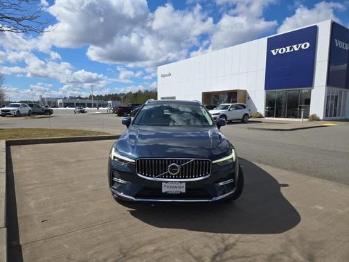 2023 Volvo XC60 B5 Plus Bright Theme