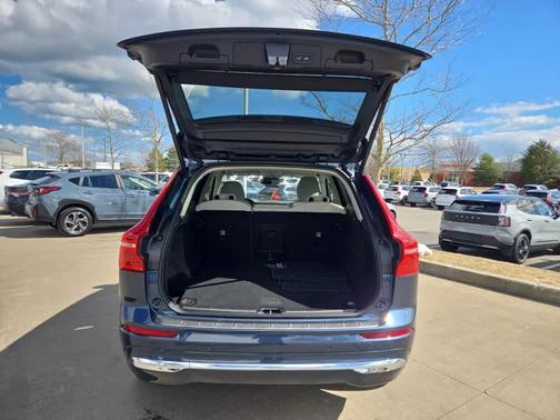 2023 Volvo XC60 B5 Plus Bright Theme