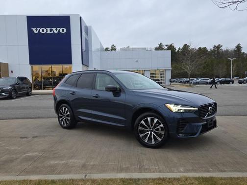 2023 Volvo XC60 B5 Plus Dark Theme