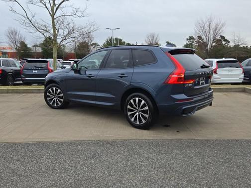 2023 Volvo XC60 B5 Plus Dark Theme