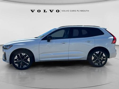 Crystal White Metallic 2026 Volvo XC60 B5 Plus