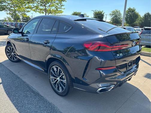 Carbon Black Metallic 2022 BMW X6 xDrive40i